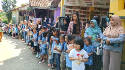 Kampanye Ayo Baca, Keliling Kampung Sambil Bawa Buku