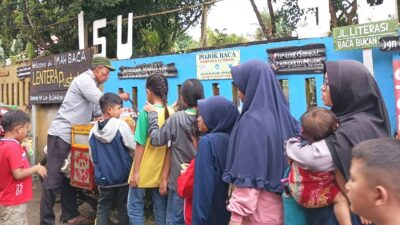 Ajarkan Antre, Taman Bacaan Ini Selalu Sediakan Jajanan Kampung Gratis