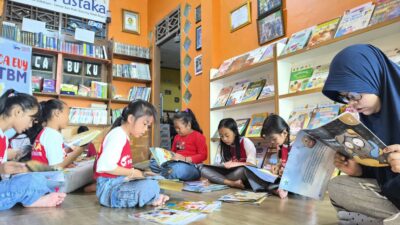 Kisah Anak-anak yang Datang terlalu Cepat ke Taman Bacaan?