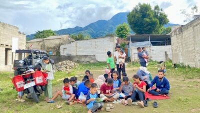 Kisah Sekawanan Anak Muda Sediakan Akses Baca di Kaki Gunung Salak