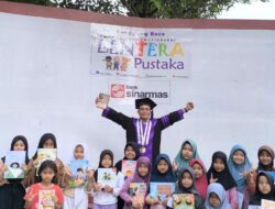 Menjajal Toga Wisuda di Taman Bacaan