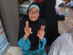 Senyum Nenek Ari, Jompo Binaan TBM Lentera Pustaka