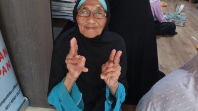 Senyum Nenek Ari, Jompo Binaan TBM Lentera Pustaka