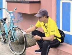 Menyindir Diri Sendiri Lewat Buku