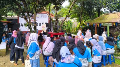 Ibu-Ibu Antar Anak Ke TBM, Memilih Circle Masa Depan Anaknya
