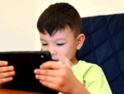 Raka, Kisah Anak Candu Gadget Tanpa Mau Membaca Buku