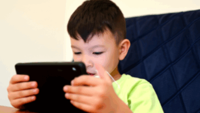 Raka, Kisah Anak Candu Gadget Tanpa Mau Membaca Buku