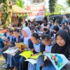 Berlapis-lapis Anak Membaca Buku