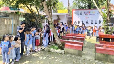 Budaya Antre di Taman Bacaan, Ngapain?
