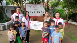 Bank Sinarmas Salurkan Daging Qurban untuk 220 Keluarga Pengguna TBM Lentera Pustaka