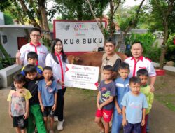 Bank Sinarmas Salurkan Daging Qurban untuk 220 Keluarga Pengguna TBM Lentera Pustaka
