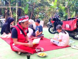 Tekad Sediakan Akses Baca, Dr. Syarifudin Yunus, M.Pd Memilih Jadi Driver Motor Baca Keliling di Bogor