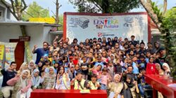 Praktik Baik Hima Elektro UG, Pasang Listrik Tenaga Surya dan Demo Robot Mini Sensor Cahaya di TBM Lentera Pustaka