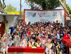 Praktik Baik Hima Elektro UG, Pasang Listrik Tenaga Surya dan Demo Robot Mini Sensor Cahaya di TBM Lentera Pustaka