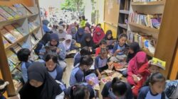 Ada Bahagia di Taman Bacaan