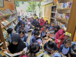Ada Bahagia di Taman Bacaan