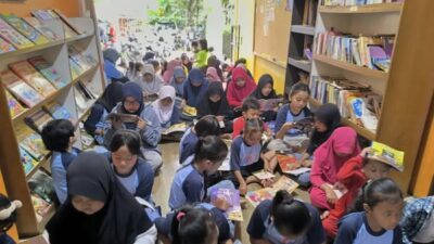 Ada Bahagia di Taman Bacaan