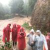 Keren Sih, Berani Banget Relawan TBM Lentera Pustaka Trekking Menerjang Hujan Mengusir Kabut