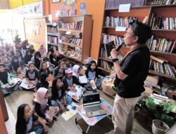 Belajar Menghargai Orang Lain di Taman Bacaan