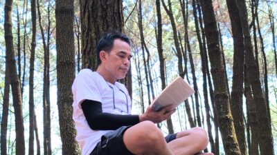 Nyantai Baca Buku Ketika Usia Melewati 50 Tahun, Apalagi…?