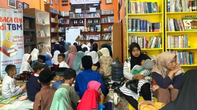 Selalu Ada Luka di Taman Bacaan