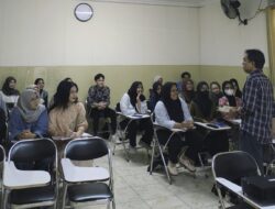 Ikuti Kuliah Jurnalistik, Mahasiswa Siap Terbitkan Buku Liputan dan Berita Daya Beli Masyarakat