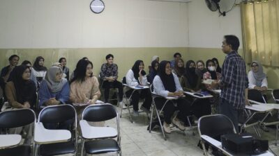 Ikuti Kuliah Jurnalistik, Mahasiswa Siap Terbitkan Buku Liputan dan Berita Daya Beli Masyarakat