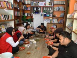 Diskusi Literasi Sambil Makan Siang, Bale Buku Jakarta Kunjungi TBM Lentera Pustaka