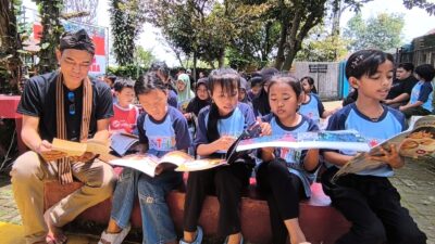 Terkadang, Orang Yang Suka Baca Tidak Mau Satu Ruangan dengan yang Bukan Pembaca