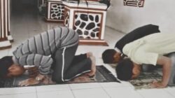 Aku Ajari Mereka Bersujud