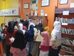 Antre Cari Buku, Sebuah Kenikmatan Membaca Tanpa Akhir di Taman Bacaan