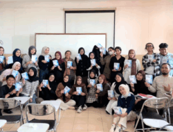Dari Kuliah Hasilkan Buku, Mahasiswa Unindra Luncurkan Paradoks AI