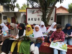 Berhentilah Membaca Orang Lain, Lebih Menulis untuk Diri Sendiri