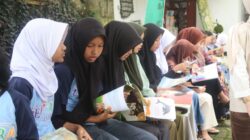 Senyum Anak yang Membaca, Apa Artinya?