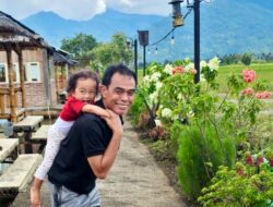 Aku Bangga Menggendong Cucu