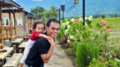 Aku Bangga Menggendong Cucu