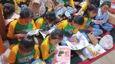 Anak-anak yang Membaca, Dunia Tidak Otomatis Berubah