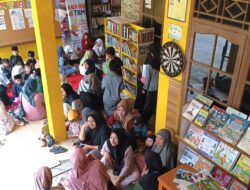 Tidak Semua Orang Mengerti Jalanmu di Taman Bacaan