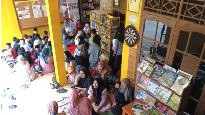 Tidak Semua Orang Mengerti Jalanmu di Taman Bacaan