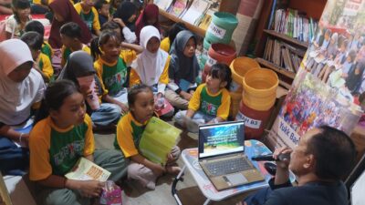 Tenang di Taman Bacaan